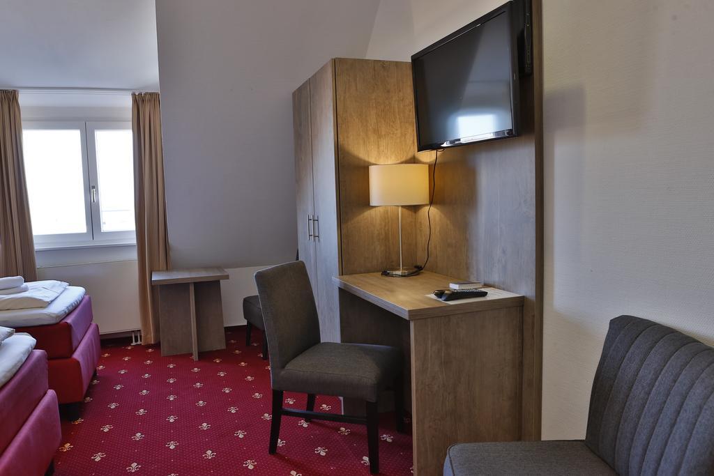 Hotel Maurer Karlsruhe Bagian luar foto