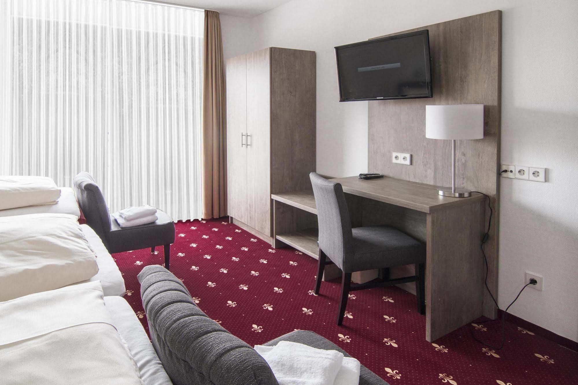 Hotel Maurer Karlsruhe Bagian luar foto