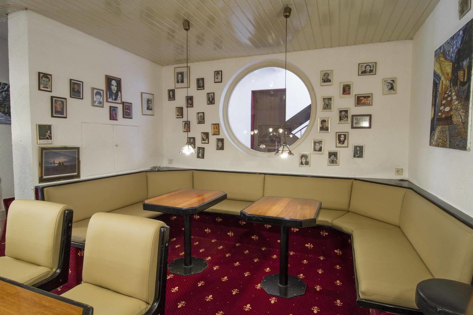 Hotel Maurer Karlsruhe Bagian luar foto